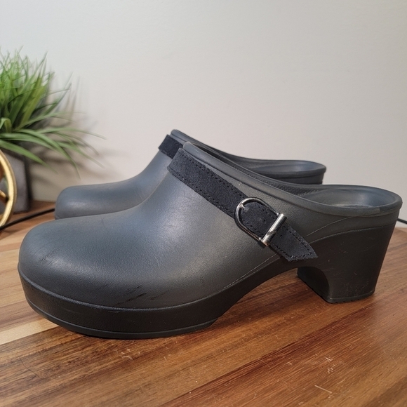 CROCS Sarah Clogs Heels Strap and Buckle Size 9 - Picture 6 of 17